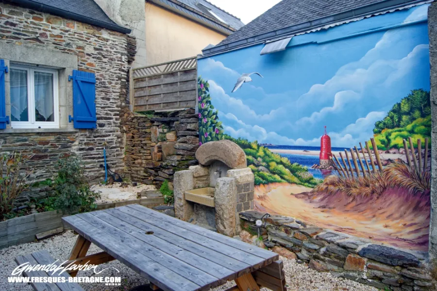 Fresque murale à Plestin-les-Grèves, Location touristique